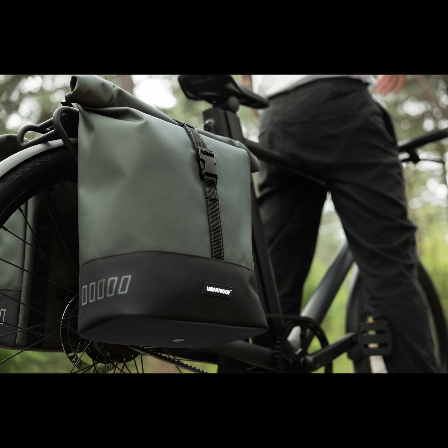 Urban Proof Double Rolltop Bag 38L groen - Recycled