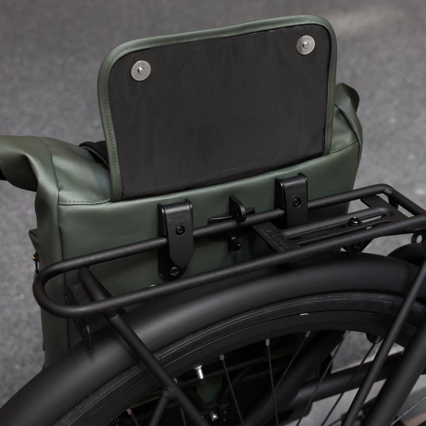 Urban Proof Single Rolltop 20L Green - Recycled