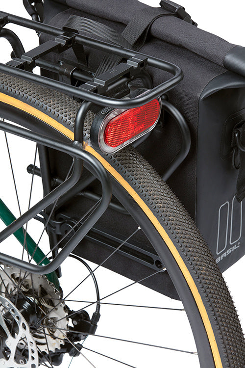 Basil 18262 Navigator Waterproof M enkele fietstas 12-15L zwart