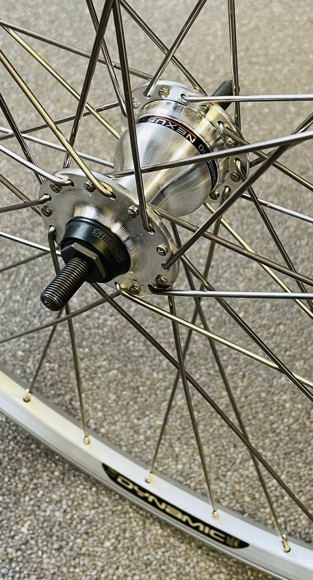 Voorwiel 28" - 622 Dynamic alu zilver RVS spaken Nexus voornaaf RB