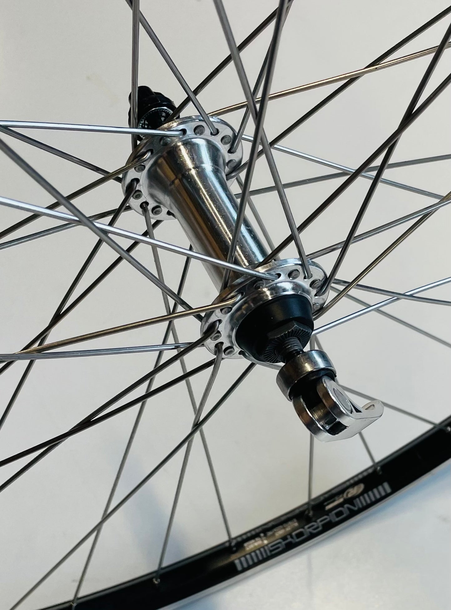 Voorwiel 28"- 622X19 Skorpion alu. zwart FM21 QR sp. 14 RVS