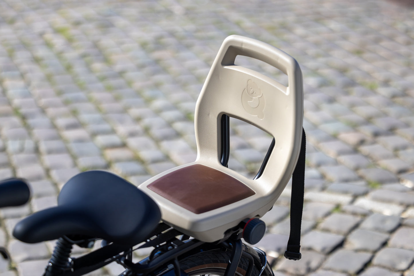 Qibbel Q345 Junior 6+ zitje Cappuccino incl. voetsteuntjes en voetbeschermplaten