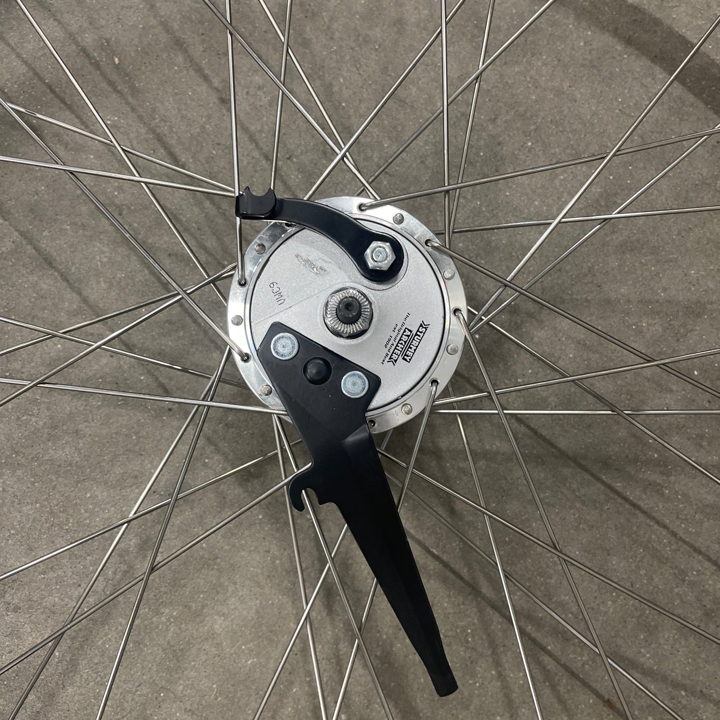 Voorwiel 28" - 622 Dynamic zwart RVS spaken alu. trommel SA