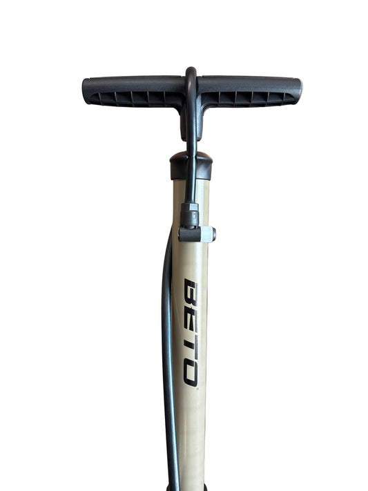 Beto pomp met manometer en Schwalbe SCV pompkop 90°