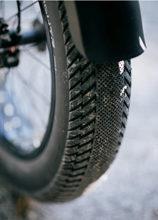 Bub. 100-406 / 20x4.00 Delium Streetfightr zwart - Fatbike