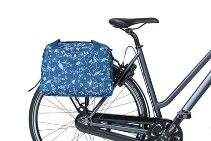 Basil 18090 Wanderlust fietsschoudertas 18L. indigo blauw