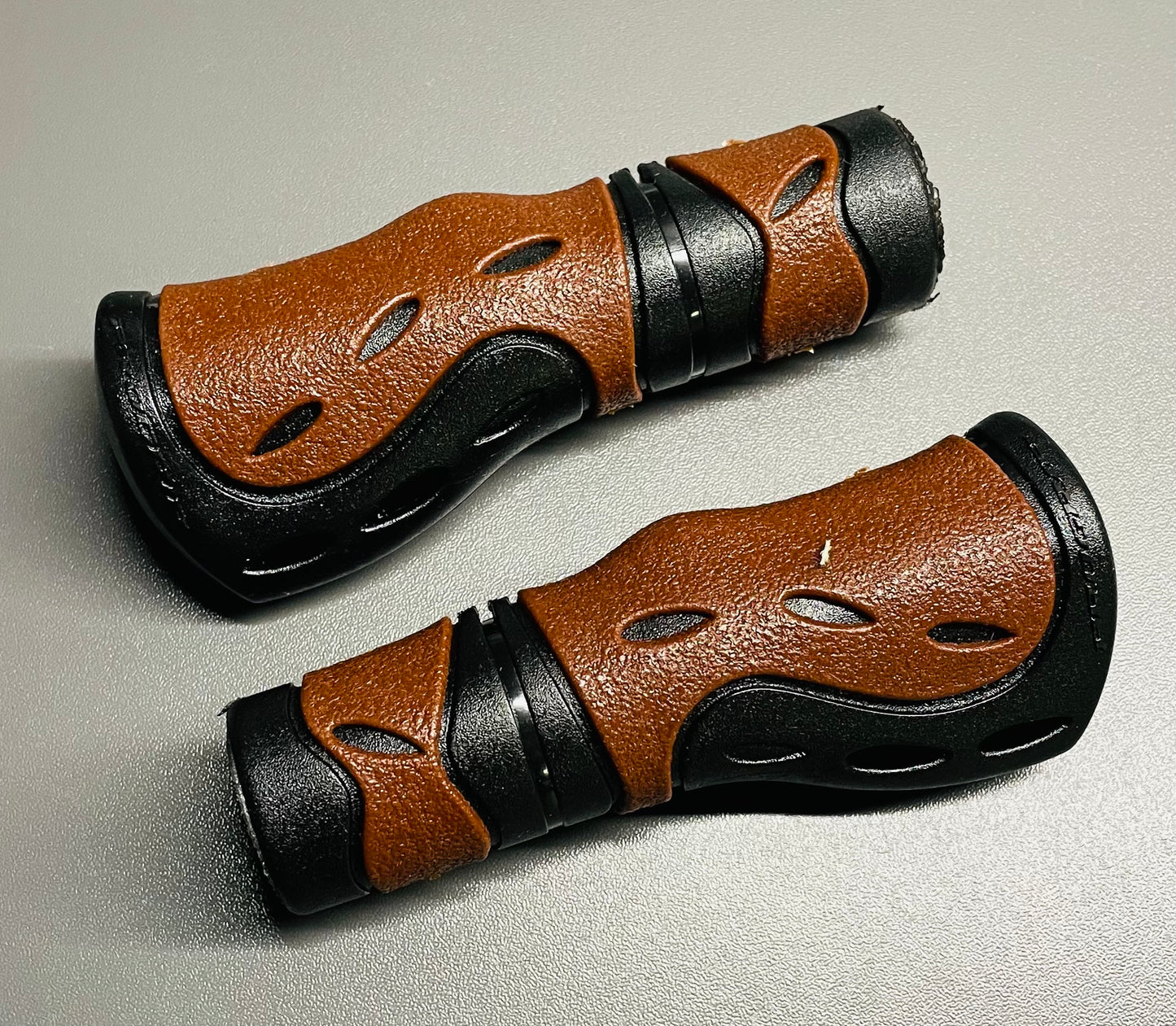 Clemente handvatten Pro Grip Wings zwart/bruin - nr. 989 (per stel)