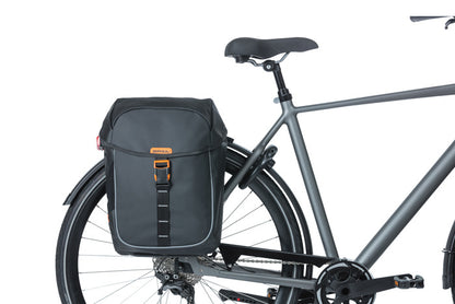 Basil 18086 Miles Tarpaulin dubbele fietstas 34L. zwart oranje